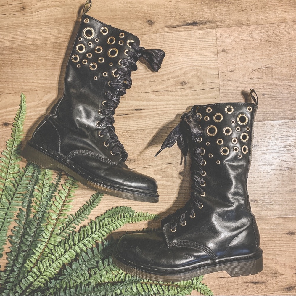 DR. MARTENS rare johari 12 eyelet tall ribbon boot